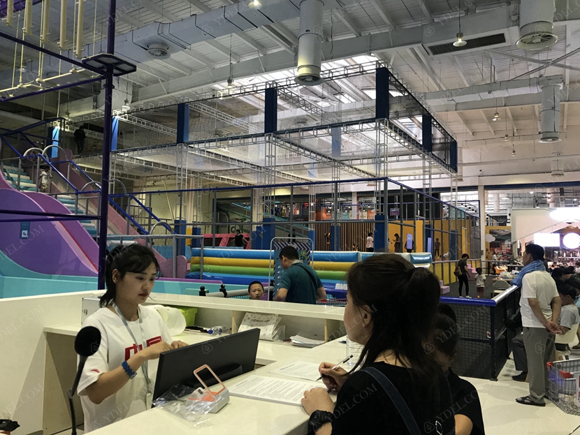 室內運動公園收銀區展示